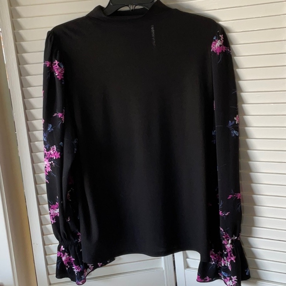 CeCe mock neck top with ruffled sleeves, size L